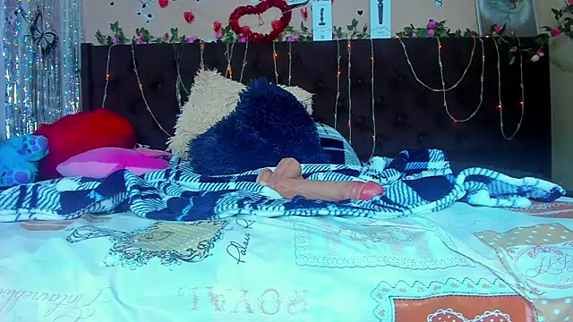 Snapshot of HottCandy21 chatting on February 2025 09:57:01 PM HottCandy21 online show from February 2025 09:57:01 PM