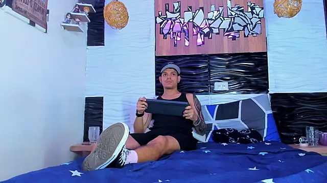 Friendsofeverything  online show from November 2025 03:08:02 AM