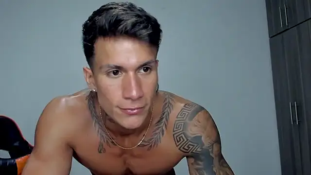 pettergrey1 online show from February 2026 11:36:01 PM