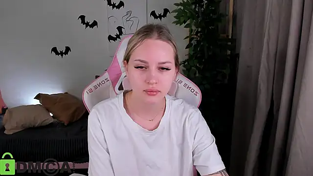 Carol  Cox online show from October 2025 09:38:02 PM