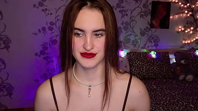 Snapshot of FridaCure chatting on November 2025 06:40:01 PM FridaCure online show from November 2025 06:40:01 PM