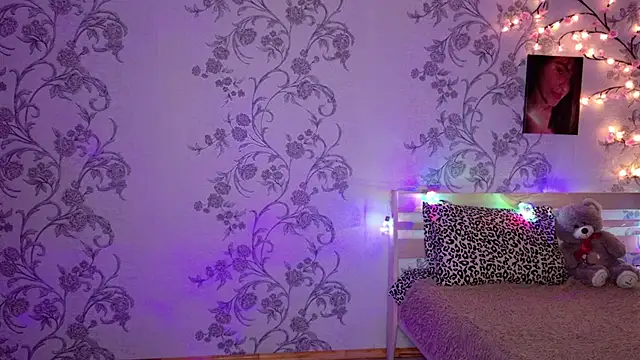 Snapshot of FridaCure chatting on November 2025 06:53:02 PM FridaCure online show from November 2025 06:53:02 PM