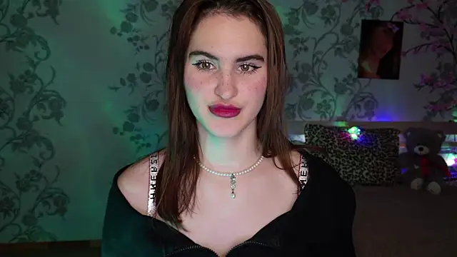 Snapshot of FridaCure chatting on November 2025 07:06:01 PM FridaCure online show from November 2025 07:06:01 PM