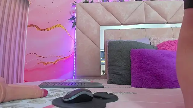 Snapshot of Taylor__cooper chatting on November 2025 06:53:02 PM Taylor cooper online show from November 2025 06:53:02 PM