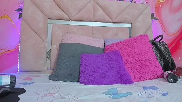 Snapshot of Taylor__cooper chatting on November 2025 06:33:02 PM Taylor cooper online show from November 2025 06:33:02 PM