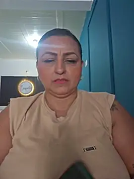 Ivonnee   online show from December 2025 05:21:02 PM