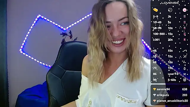 Snapshot of Daria_Spring chatting on February 2025 08:47:02 PM Daria Spring online show from February 2025 08:47:02 PM