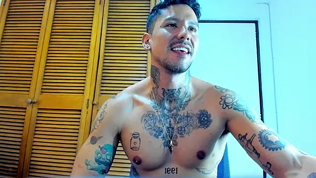 Snapshot of Dylanstonne chatting on March 2025 09:21:01 PM Dylanstonne online show from March 2025 09:21:01 PM