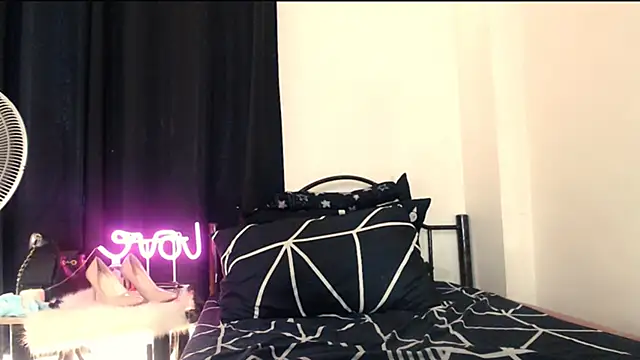 Snapshot of Nathalie_Heartxoxo69 chatting on February 2026 05:18:02 AM Nathalie Heartxoxo69 online show from February 2026 05:18:02 AM