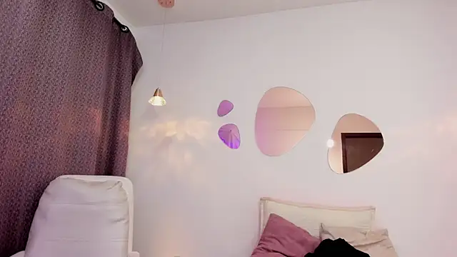 Snapshot of Vioolletta chatting on October 2025 06:52:01 PM Vioolletta online show from October 2025 06:52:01 PM