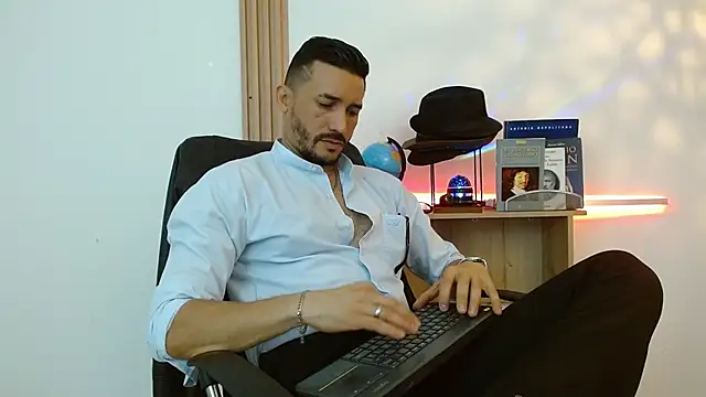 Reiko 85  online show from November 2025 02:51:01 PM