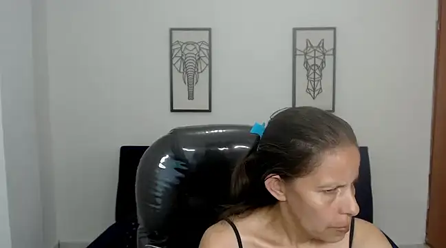 Snapshot of Milf_karlye chatting on December 2024 03:02:02 AM Milf karlye online show from December 2024 03:02:02 AM