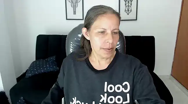 Snapshot of Milf_karlye chatting on December 2024 12:29:01 AM Milf karlye online show from December 2024 12:29:01 AM