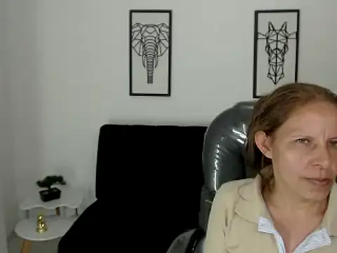 Snapshot of Milf_karlye chatting on February 2025 04:33:01 AM Milf karlye online show from February 2025 04:33:01 AM