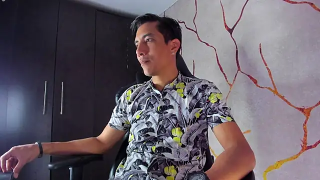 Snapshot of EdwardVlad chatting on December 2024 07:19:02 PM EdwardVlad online show from December 2024 07:19:02 PM