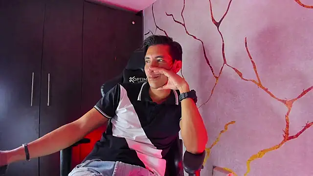 Snapshot of EdwardVlad chatting on December 2024 10:51:01 PM EdwardVlad online show from December 2024 10:51:01 PM