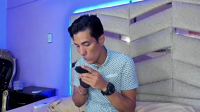 Snapshot of EdwardVlad chatting on December 2024 07:43:02 PM EdwardVlad online show from December 2024 07:43:02 PM