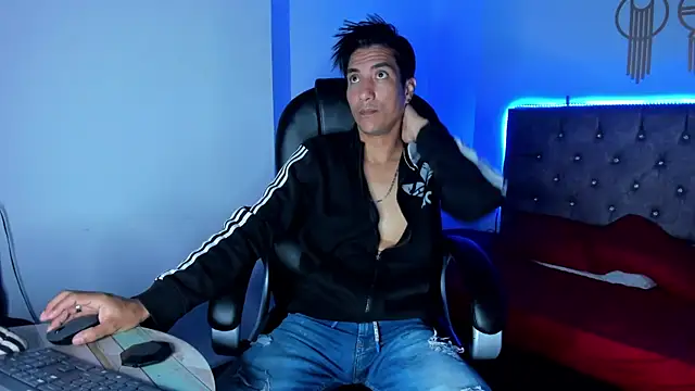 Snapshot of EdwardVlad chatting on December 2024 03:35:01 PM EdwardVlad online show from December 2024 03:35:01 PM