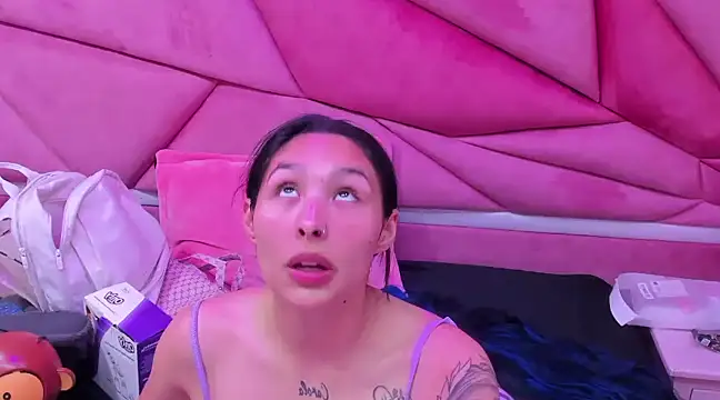 Snapshot of ChloeeTompson_ chatting on March 2025 02:46:02 AM ChloeeTompson online show from March 2025 02:46:02 AM