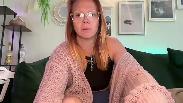 Snapshot of MelodyRoseUk chatting on May 2026 10:23:02 AM MelodyRoseUk online show from May 2026 10:23:02 AM