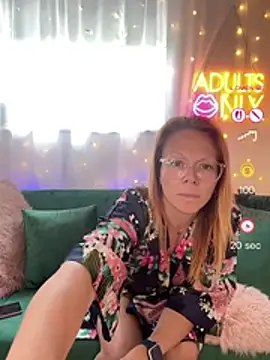 Snapshot of MelodyRoseUk chatting on May 2026 12:47:02 PM MelodyRoseUk online show from May 2026 12:47:02 PM