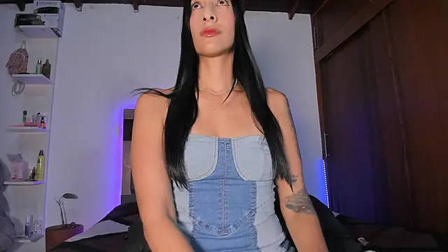 Snapshot of Carol_M8 chatting on October 2025 03:04:01 AM Carol M8 online show from October 2025 03:04:01 AM