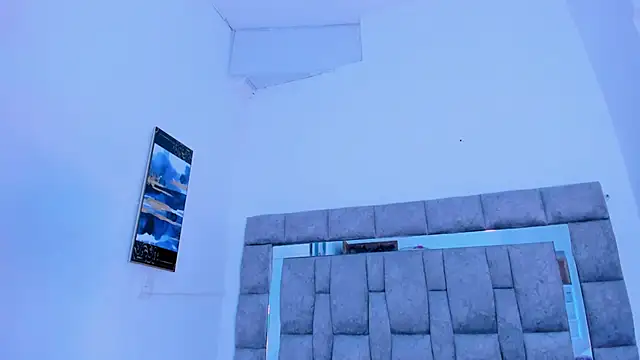 zulyjones online show from February 2025 10:09:02 PM