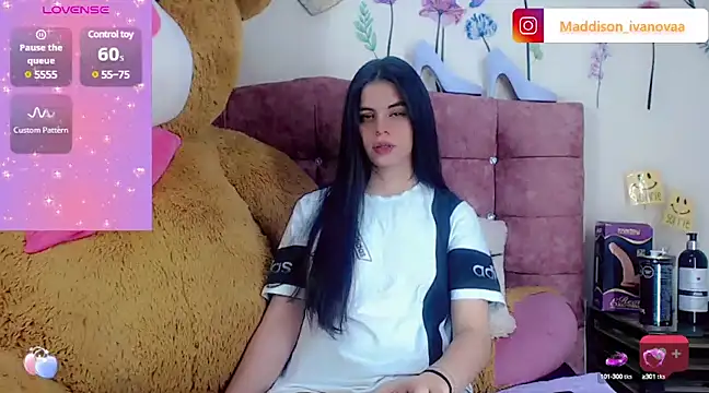 Snapshot of Madisson_Ivanova chatting on January 2025 04:57:02 AM Madisson Ivanova online show from January 2025 04:57:02 AM