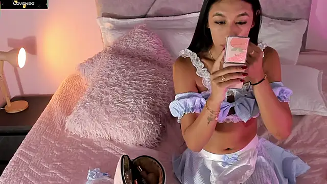 Emilyh  online show from November 2025 10:38:01 AM