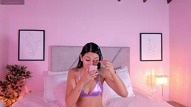 Emilyh  online show from February 2026 11:32:02 AM