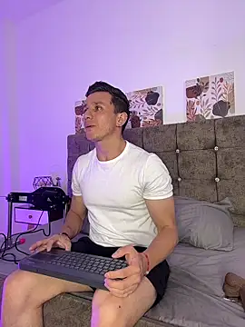 Andrewfalcon online show from November 2025 06:42:02 PM