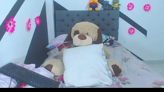 Paris Squirt  online show from October 2025 09:49:02 PM