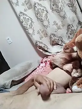 Snapshot of uelytom chatting on December 2025 09:40:01 AM uelytom online show from December 2025 09:40:01 AM