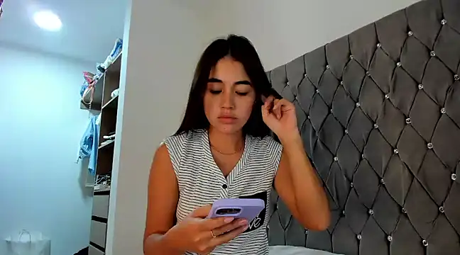 AriaMontgomery online show from December 2024 07:40:02 PM