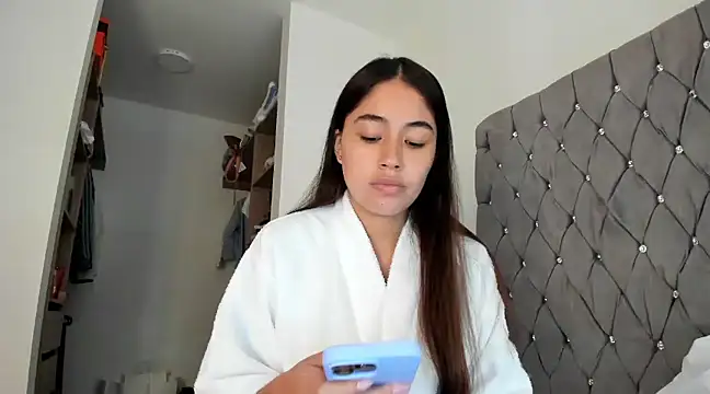 AriaMontgomery online show from December 2024 08:23:02 PM