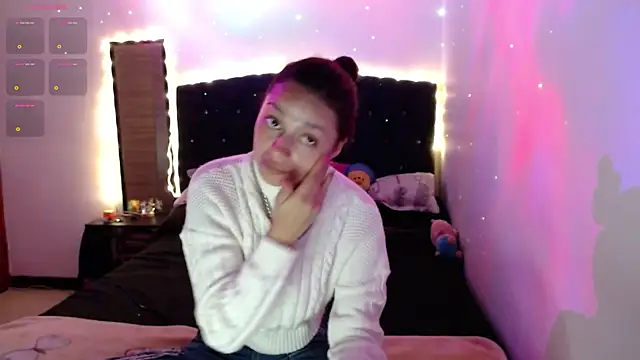 Snapshot of holy_juli chatting on January 2025 11:29:01 PM holy juli online show from January 2025 11:29:01 PM