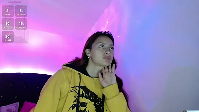 Snapshot of holy_juli chatting on January 2025 03:48:02 AM holy juli online show from January 2025 03:48:02 AM