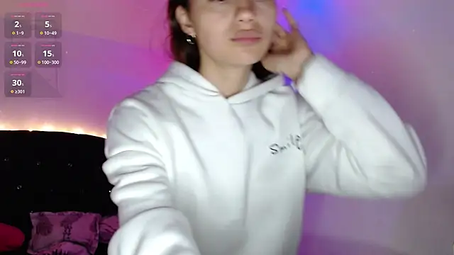 Snapshot of holy_juli chatting on January 2025 02:43:02 AM holy juli online show from January 2025 02:43:02 AM