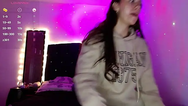 Snapshot of holy_juli chatting on February 2025 07:33:02 AM holy juli online show from February 2025 07:33:02 AM