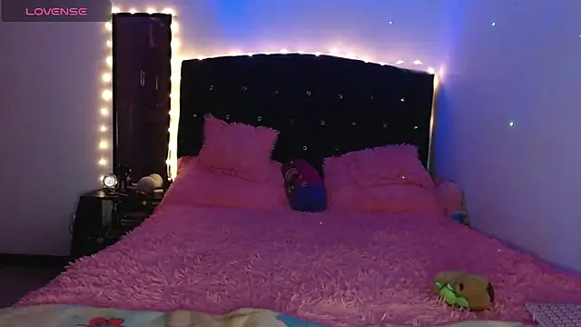 Snapshot of holy_juli chatting on February 2025 03:09:02 AM holy juli online show from February 2025 03:09:02 AM