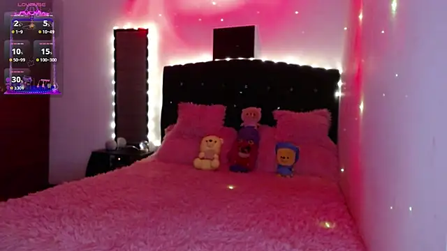 Snapshot of holy_juli chatting on March 2025 03:46:02 AM holy juli online show from March 2025 03:46:02 AM