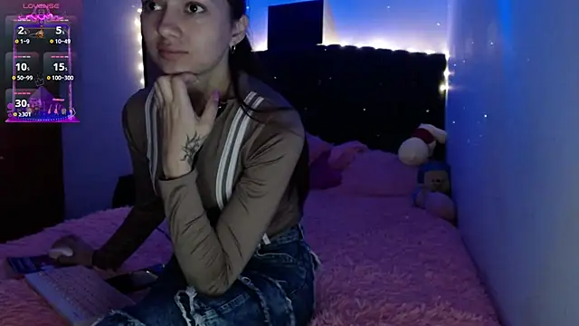 Snapshot of holy_juli chatting on March 2025 03:04:02 AM holy juli online show from March 2025 03:04:02 AM