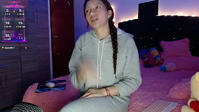 Snapshot of holy_juli chatting on March 2025 06:47:01 AM holy juli online show from March 2025 06:47:01 AM