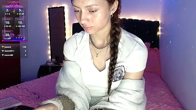 Snapshot of holy_juli chatting on March 2025 09:52:02 AM holy juli online show from March 2025 09:52:02 AM