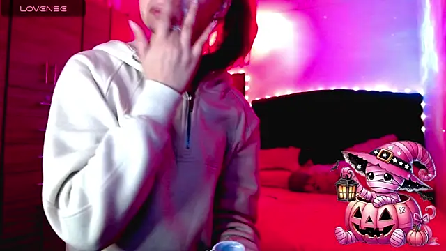 Snapshot of holy_juli chatting on October 2025 03:40:01 AM holy juli online show from October 2025 03:40:01 AM