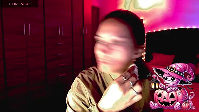 Snapshot of holy_juli chatting on October 2025 01:24:01 AM holy juli online show from October 2025 01:24:01 AM