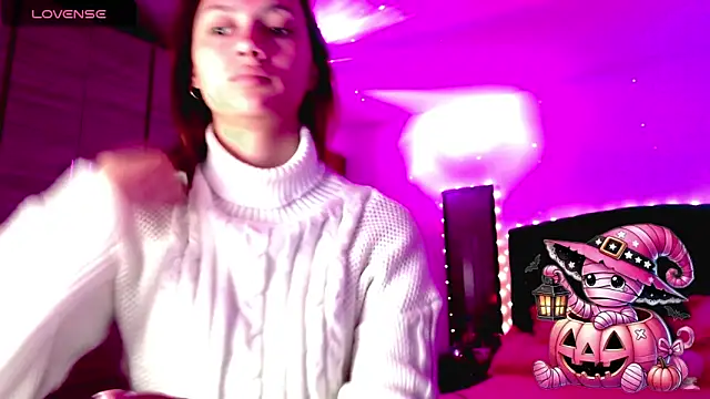 Snapshot of holy_juli chatting on October 2025 03:34:01 AM holy juli online show from October 2025 03:34:01 AM