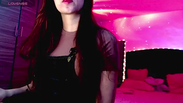 Snapshot of holy_juli chatting on November 2025 05:17:01 AM holy juli online show from November 2025 05:17:01 AM