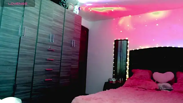 Snapshot of holy_juli chatting on November 2025 04:10:02 AM holy juli online show from November 2025 04:10:02 AM