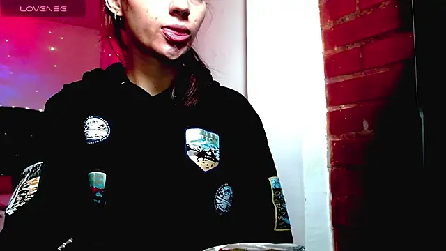 Snapshot of holy_juli chatting on November 2025 11:43:02 AM holy juli online show from November 2025 11:43:02 AM